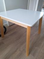 Vierkante tafel (voor bij o.a. kinderstoeltjes), Ophalen, Zo goed als nieuw, Vierkant, Hout