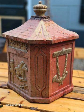 Authentieke gietijzeren brievenbus aangeboden. beschikbaar voor biedingen