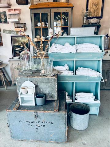 Brocante Kasten Gruttersbakken Vogelkooitjes beschikbaar voor biedingen
