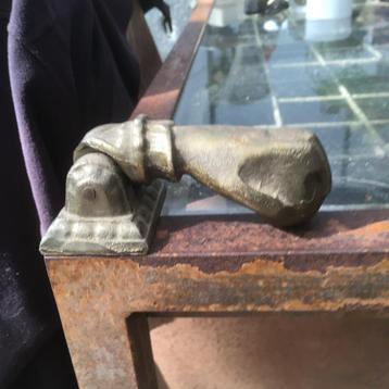 antieke deurklopper beschikbaar voor biedingen