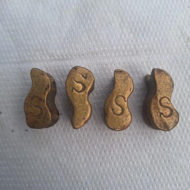 4 messing of bronse Bikkels, Antiek en Kunst, Antiek | Koper en Brons, Brons, Ophalen of Verzenden