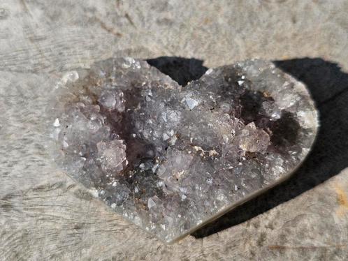 Gaaf halfruw amethist hartje, Verzamelen, Mineralen en Fossielen, Mineraal, Ophalen of Verzenden