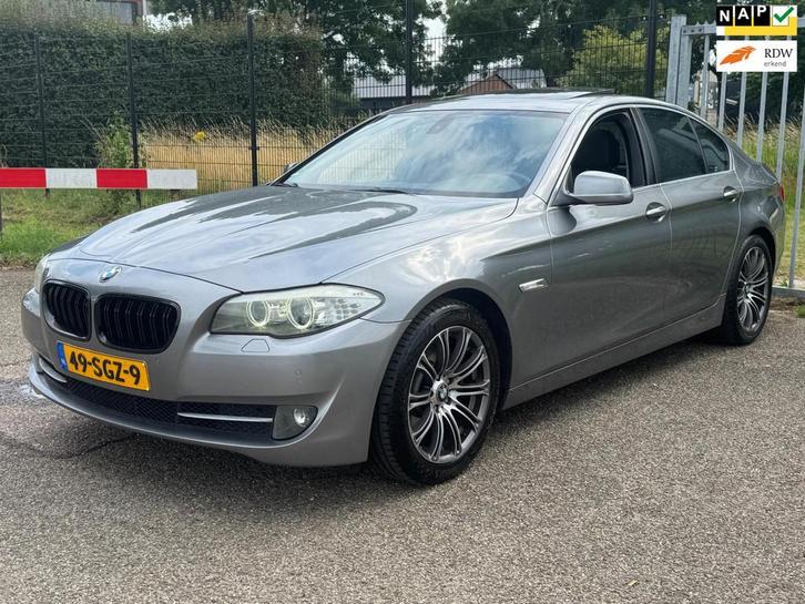 BMW 5-serie 523i High Exe 18inch Leder Opendak Navi Xenon NA, Auto's, BMW, Bedrijf, Te koop, 5-Serie, ABS, Airbags, Airconditioning