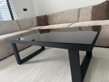 Visgraat Salontafel met Glazen Blad en U-poten beschikbaar voor biedingen