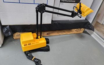 burolamp tafellamp graafmachine geel met penhouder  beschikbaar voor biedingen