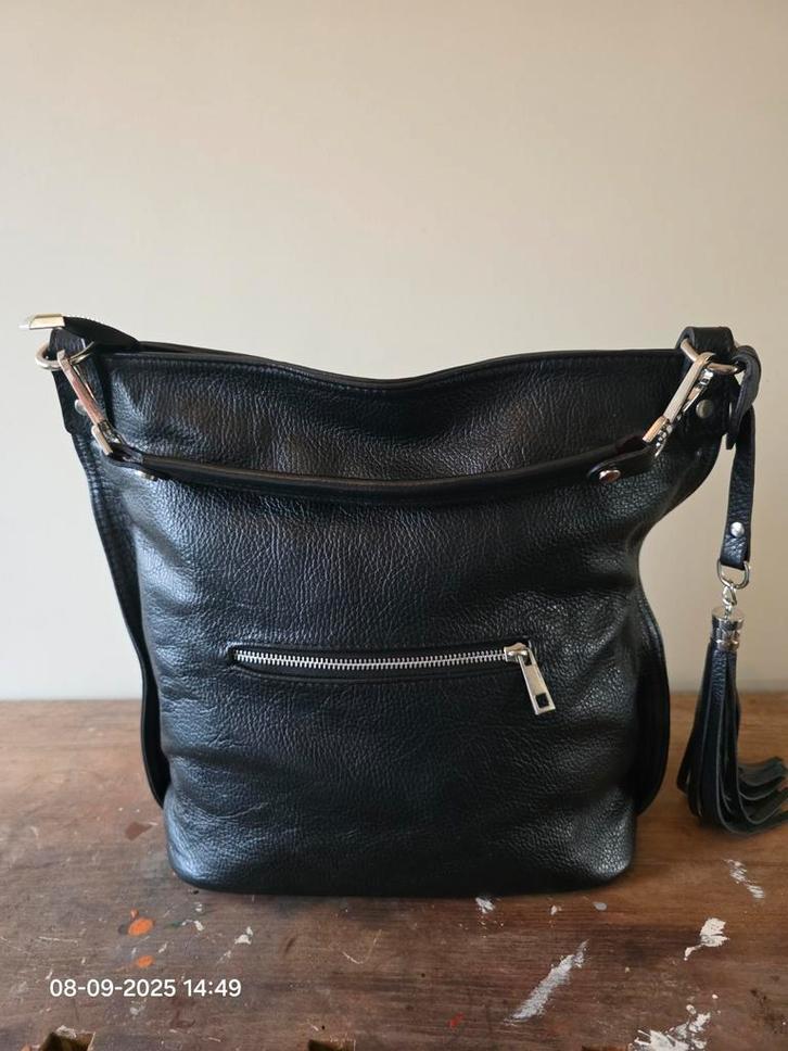 Elegante Zwarte Leren Schoudertas, Sieraden, Tassen en Uiterlijk, Tassen | Damestassen, Zo goed als nieuw, Schoudertasje, Zwart