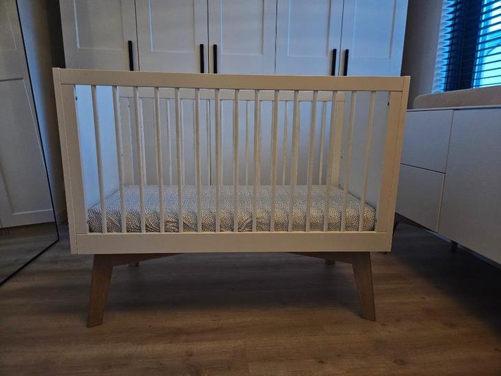 Ledikant kidsmill sixties, Kinderen en Baby's, Kinderkamer | Bedden, Gebruikt, Minder dan 140 cm, Minder dan 70 cm, Lattenbodem