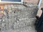 Gratis af te halen ruim 900 cobblestones, Tuin en Terras, Tegels en Klinkers, Ophalen, Gebruikt, Minder dan 5 m², Beton