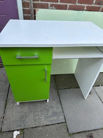 Bureau  beschikbaar voor biedingen