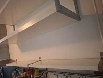 Wandplanken - Wit met IKEA GRANHULT  plakdragers  beschikbaar voor biedingen