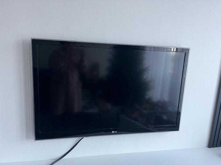 LG 47LW650S 47 inch Full HD 3D LED TV + voet & muurbeugel, Audio, Tv en Foto, Televisiebeugels, Gebruikt, Ophalen