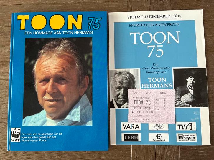 Toon Hermans 75 - Hommage Boek + Ticket, Boeken, Biografieën, Gelezen, Film, Tv en Media, Ophalen of Verzenden