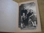 Vintage familie foto - origineel mapje - studio Dubuisson, Verzamelen, Foto's en Prenten, 1940 tot 1960, Foto, Zo goed als nieuw