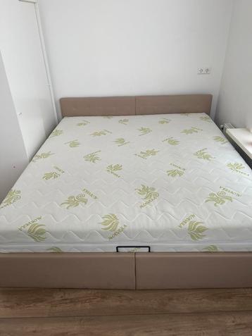 Bed / matras