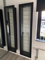2 stuks Bertby IKEA vitrinekasten, Huis en Inrichting, Kasten | Vitrinekasten, Ophalen, Minder dan 50 cm, Met deur(en), Glas