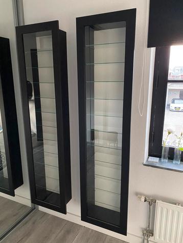 2 stuks Bertby IKEA vitrinekasten beschikbaar voor biedingen