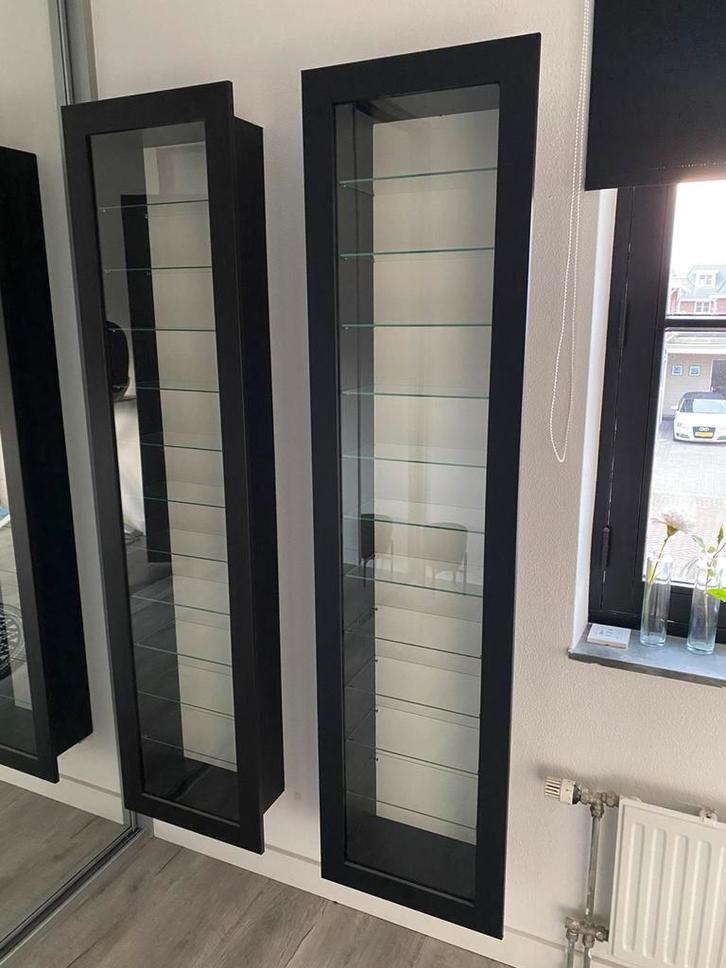 2 stuks Bertby IKEA vitrinekasten, Huis en Inrichting, Kasten | Vitrinekasten, Zo goed als nieuw, 150 tot 200 cm, Minder dan 50 cm