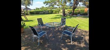 Tuinset. Aluminium stoelen en tafel met glazen blad beschikbaar voor biedingen
