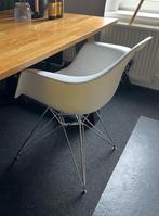 4 eetkamer stoelen Vitra Eames stijl, Huis en Inrichting, Stoelen, Ophalen, Gebruikt, Wit, Vier
