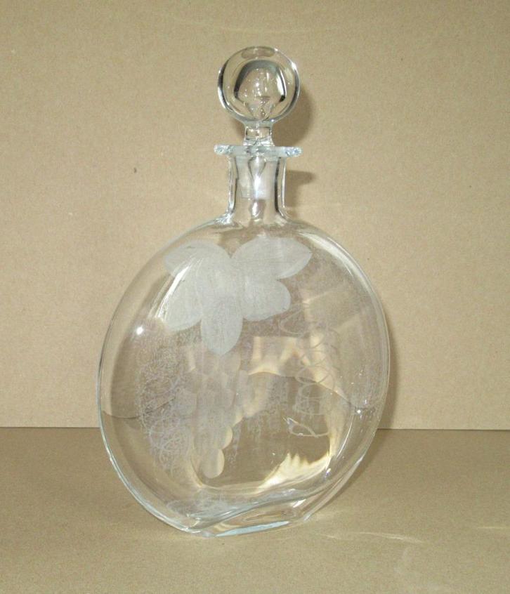 Kristallen Wijnkaraf met geslepen druiven decoratie., Antiek en Kunst, Antiek | Glas en Kristal, Ophalen of Verzenden