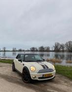 Mini 1.6 16V Cooper 2009 Wit, Auto's, Mini, Voorwielaandrijving, 4 cilinders, 4 stoelen, Leder en Stof