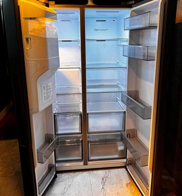 Samsung Koelkast met Ijsblokjesmachine - Zo Goed Als Nieuw!, Witgoed en Apparatuur, Koelkasten en IJskasten, Zo goed als nieuw