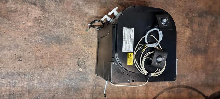 Truma boiler BGE10, op 12V en gas en/of 220V elektrisch, Caravans en Kamperen, Camper-accessoires, Zo goed als nieuw, Ophalen