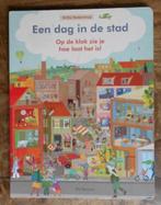 Karton-boek: Een dag in de stad - Op de klok zie je hoe laat, Ophalen of Verzenden, Zo goed als nieuw