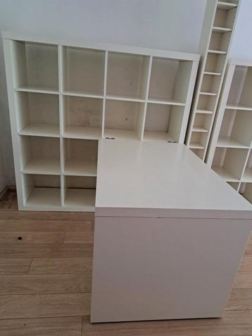 Witte Ikea Expedit 4x4 met bureau beschikbaar voor biedingen