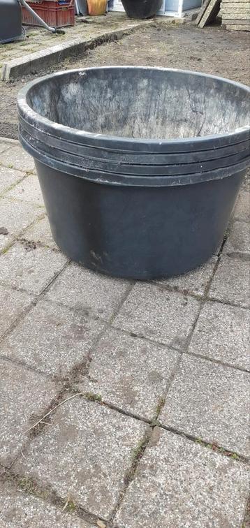 4 grote en 3 kleine specie kuipen beschikbaar voor biedingen
