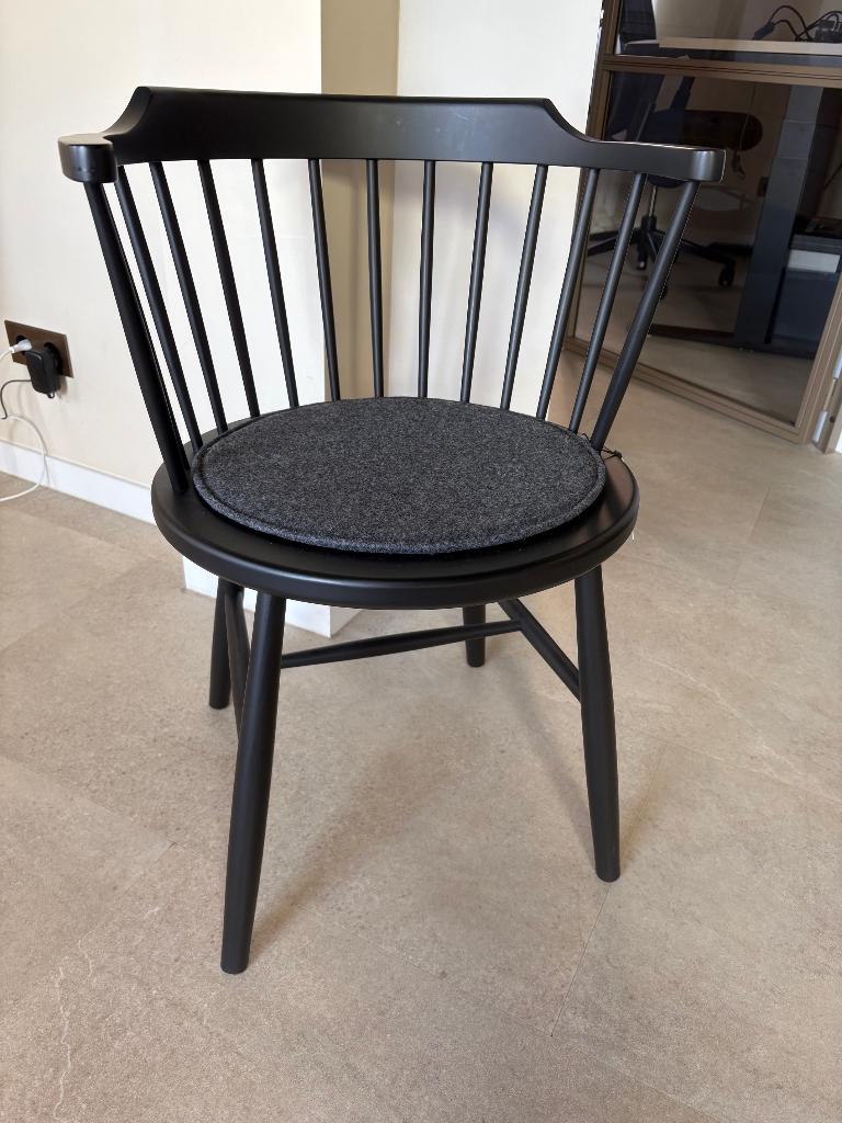 Stoel J18 fdb Mobler zwart, showroom model, Huis en Inrichting, Stoelen, Ophalen, Zwart, Zo goed als nieuw, Eén