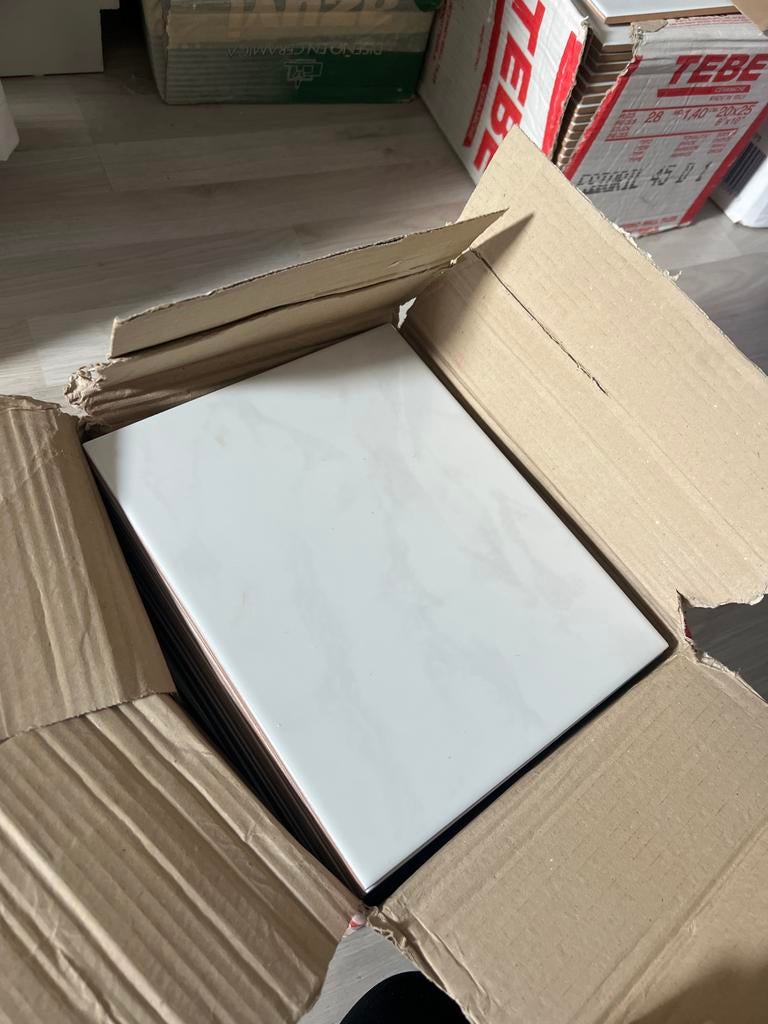 Marmeren tegels wit/grijs - 42 stuks, Doe-het-zelf en Verbouw, Tegels, Ophalen, Wandtegels, Nieuw, 20 tot 40 cm