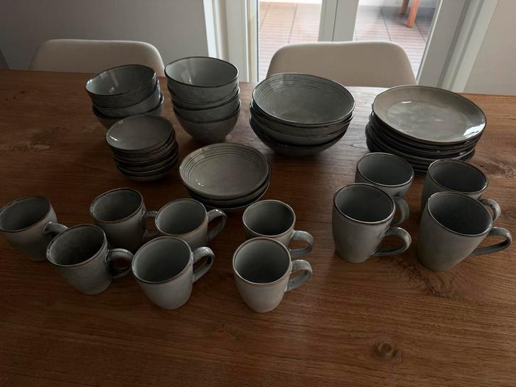 Uitgebreid Servies - Gebruikt, Huis en Inrichting, Keuken | Servies, Gebruikt, Compleet servies, Effen, Aardewerk, Ophalen