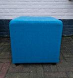 Blauwe / turqoise vierkante poef 45x45 cm 2 stuks, Huis en Inrichting, Banken | Voetenbanken en Poefen, Ophalen, Zo goed als nieuw