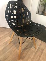 Modern black cut-out chair wooden legs, Zwart, Zo goed als nieuw, Eén, Ophalen