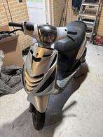 Zip 4t brom, Fietsen en Brommers, Scooters | Piaggio, Ophalen of Verzenden, Zo goed als nieuw, Benzine, Zip