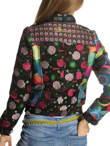 Bomberjasje van Desigual beschikbaar voor biedingen