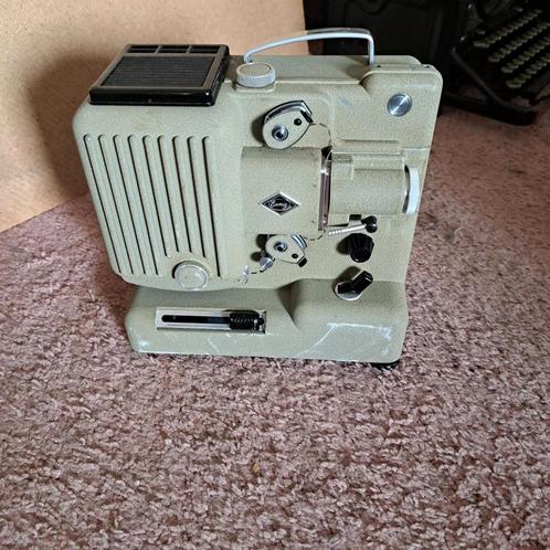 Eumig P8 Vintage 8mm Filmprojector, Audio, Tv en Foto, Diaprojectors, Gebruikt, Ophalen of Verzenden