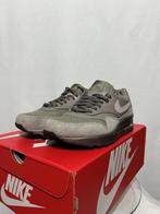 ALS NIEUW! Maat 40 - Nike Air Max 1 Premium Iron Metallic, Kleding | Dames, Schoenen, Overige kleuren, Verzenden, Nike, Nike
