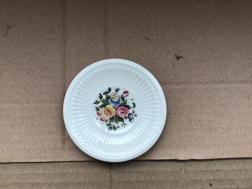 Wedgwood - schoteltje (8 cm), Huis en Inrichting, Keuken | Servies, Zo goed als nieuw, Kop(pen) en/of Schotel(s), Wedgwood, Porselein