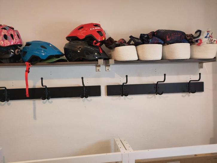 2x Zwarte kapstok Ikea Pinnig (9 haken) zgan, Huis en Inrichting, Woonaccessoires | Kapstokken, Zo goed als nieuw, Wandkapstok