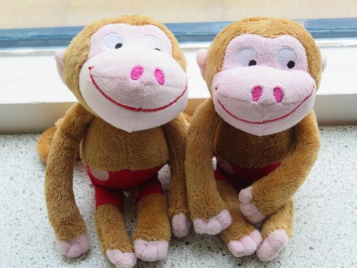 2 x Ondeugende Aap of aapje van AH Albert Heijn rood broekje, Kinderen en Baby's, Speelgoed | Knuffels en Pluche, Zo goed als nieuw