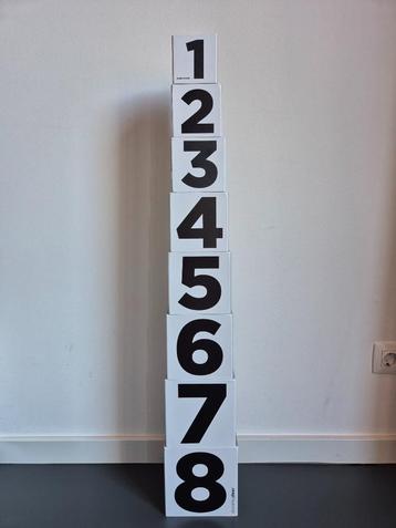 Done by Deer kartonnen stapeltoren beschikbaar voor biedingen