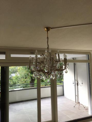 Kroonluchter met fonkelende kristallen beschikbaar voor biedingen