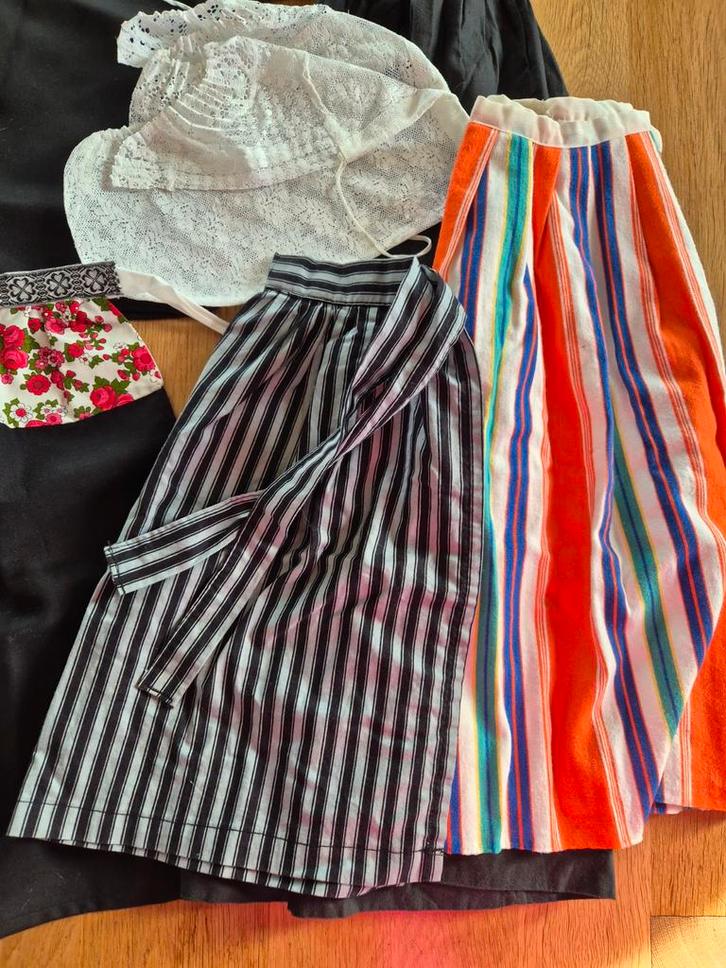 Klederdracht Kleding Set - Zwarte Rok, Schortje, Muts, Kinderen en Baby's, Kinderkleding | Mutsen, Sjaals en Handschoenen, Meisje