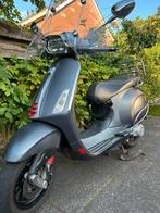 Vespa scooter sprint, Fietsen en Brommers, Scooters | Vespa, Ophalen, Zo goed als nieuw
