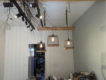 Rustieke hanglamp voor boven de tafel of bar beschikbaar voor biedingen