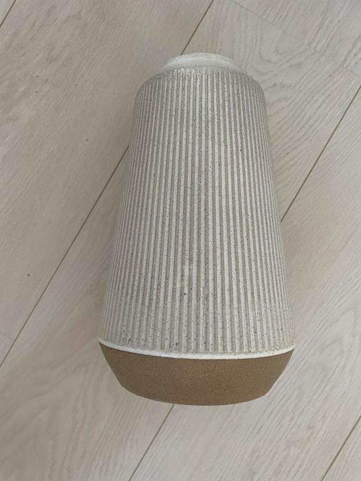 Japandi Vaas - Zo Goed Als Nieuw, Huis en Inrichting, Woonaccessoires | Vazen, Zo goed als nieuw, Wit, Minder dan 50 cm, Aardewerk of Porselein
