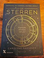 Astrologie boek: Ontrafel de sterren – Carolyn Faulkner, Gelezen, Achtergrond en Informatie, Astrologie, Ophalen of Verzenden