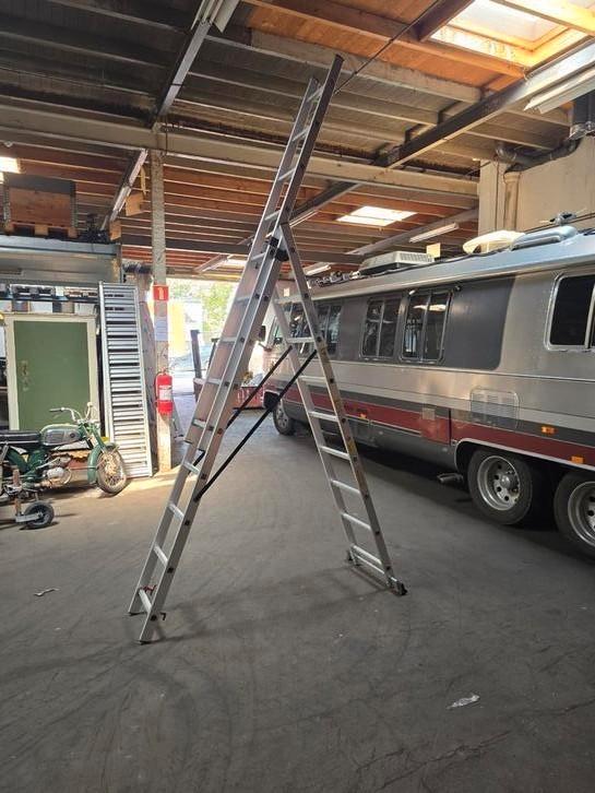 Reform Vouwladder 3x9 Treden – Professioneel - Kleine deuk, Doe-het-zelf en Verbouw, Ladders en Trappen, Zo goed als nieuw, 4 meter of meer